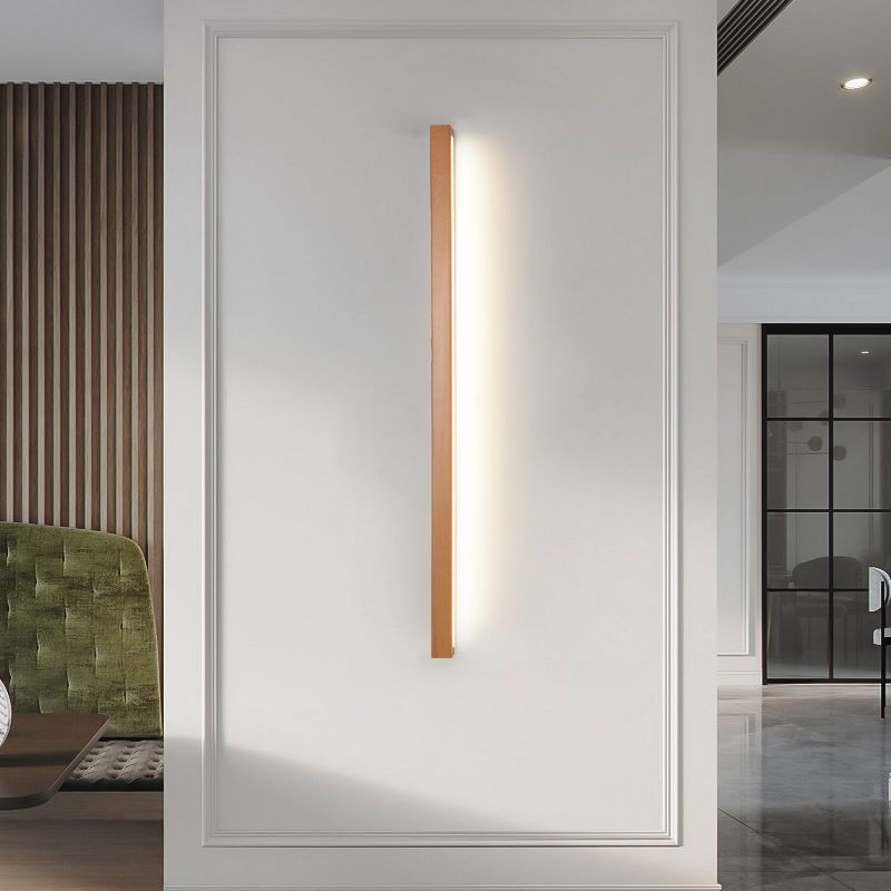Wandlampe mit linearem Holzspiegel 