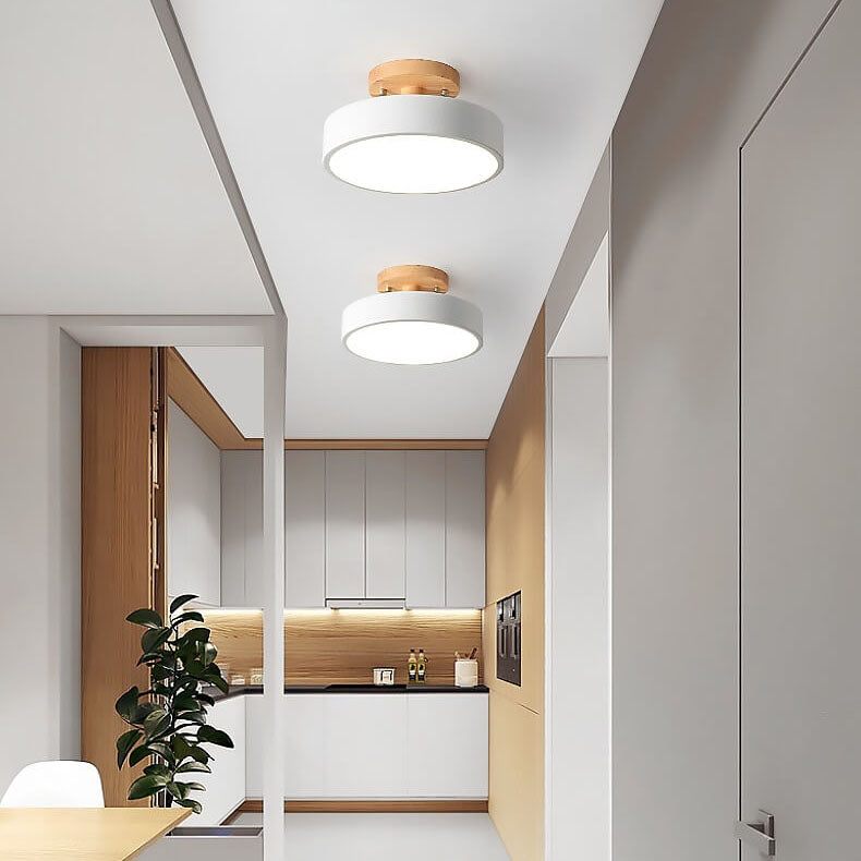 Runde, halbbündige LED-Deckenleuchte im skandinavischen Stil 