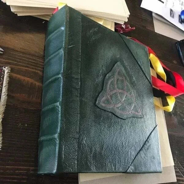 Deluxe Charmed Book Of Shadows