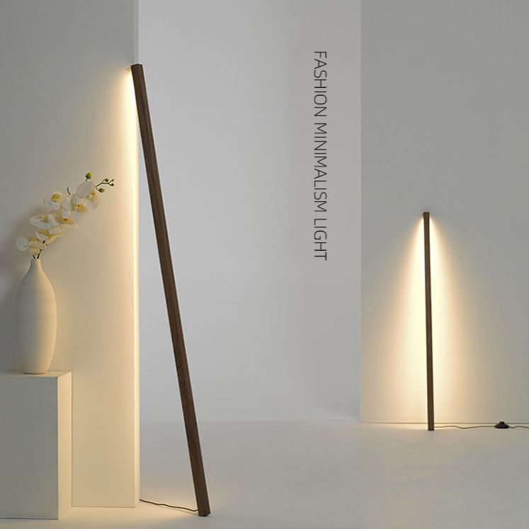 Minimalistische lineare Stehlampe aus Holz in zwei Farben