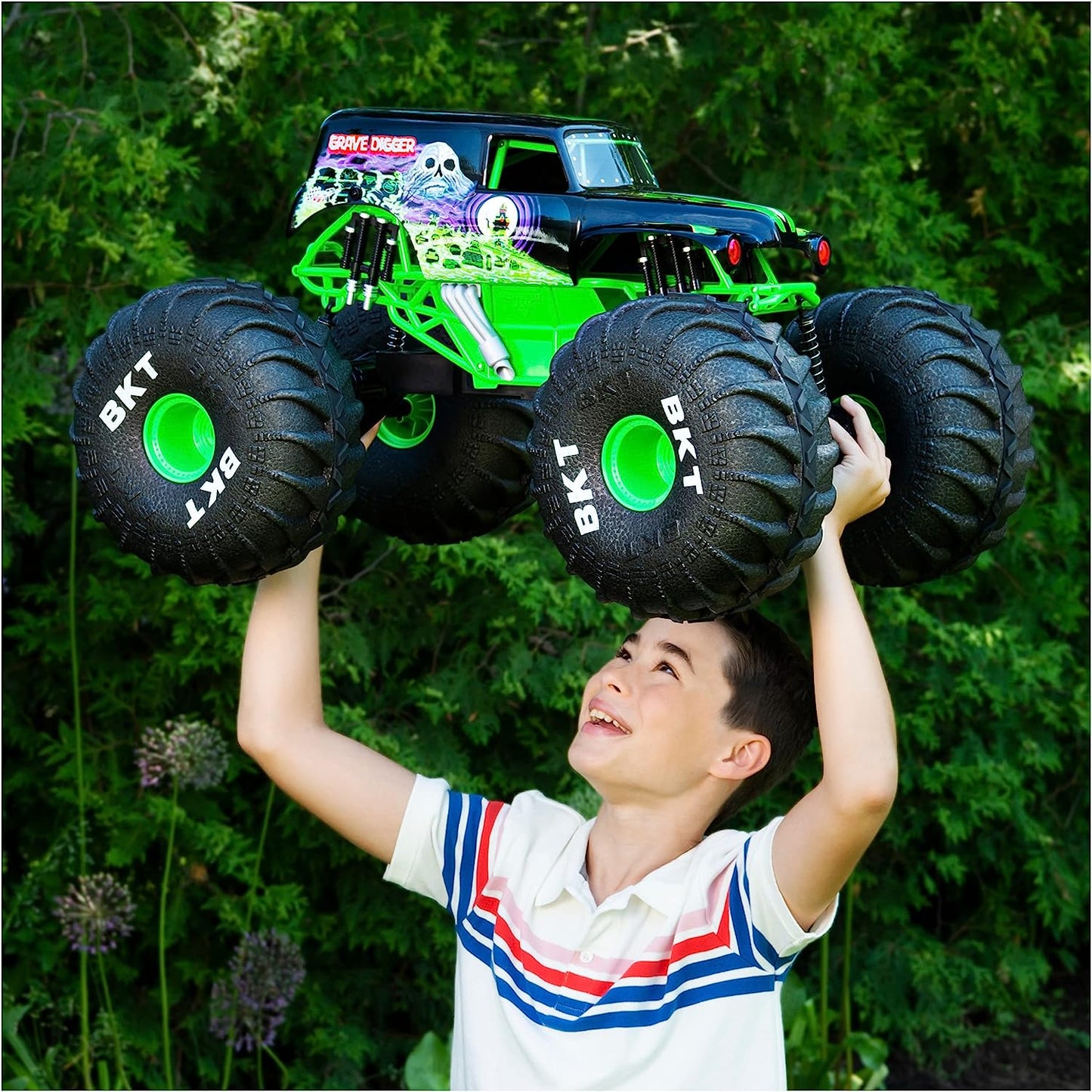 Geländegängiger ferngesteuerter Monstertruck - RC Monstertruck - RC-Fahrzeug