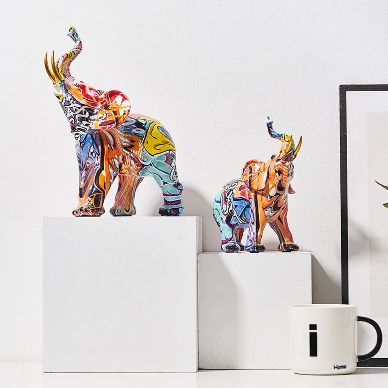 Elefantenstatue aus skandinavischem Kunstharz, bemalt