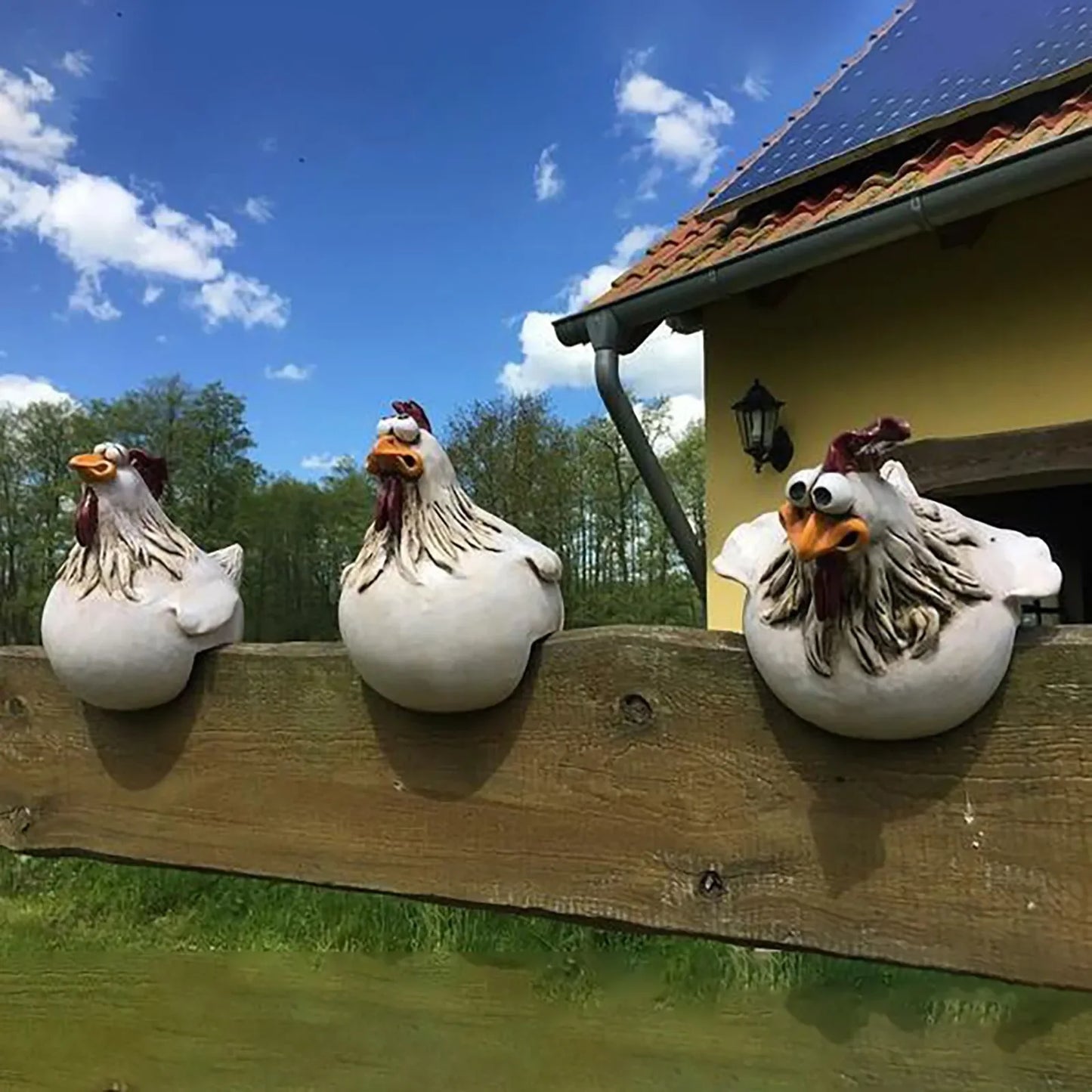 Funny Chicken Fence Decor – Resin Garden Statues