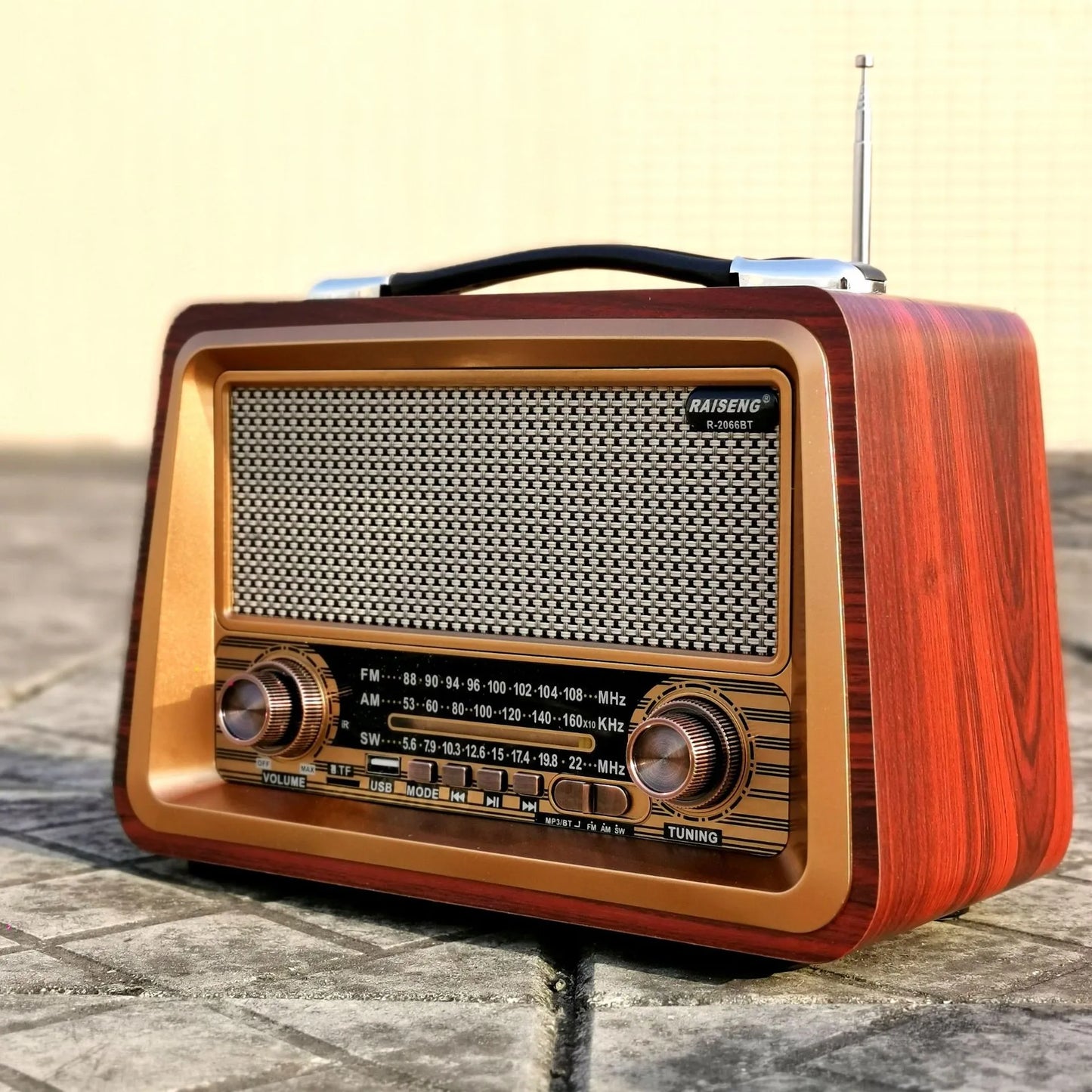 Vintage Wireless AM/FM Bluetooth Radio