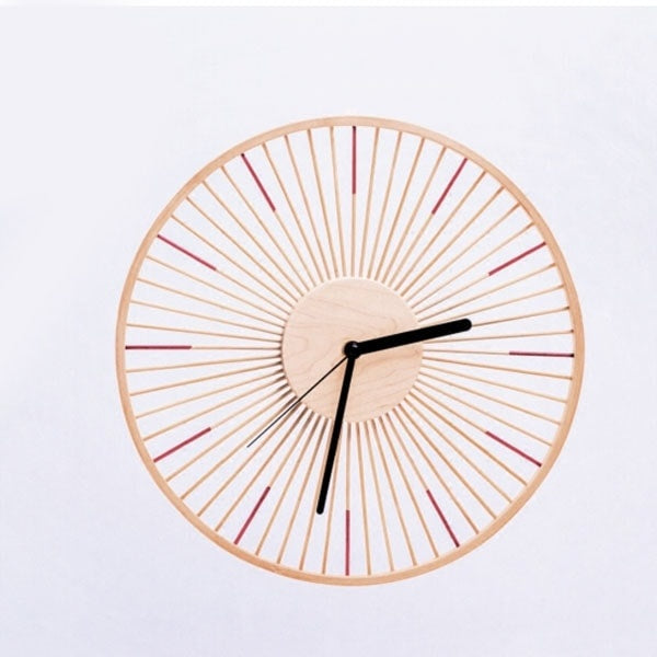 Moderne Uhr aus Bambus