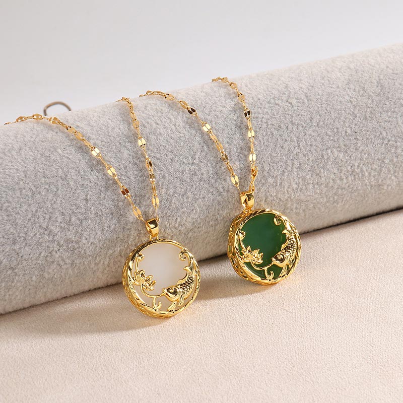 Halskette mit Anhänger aus natürlicher Jade mit Koi-Fisch und Lotus