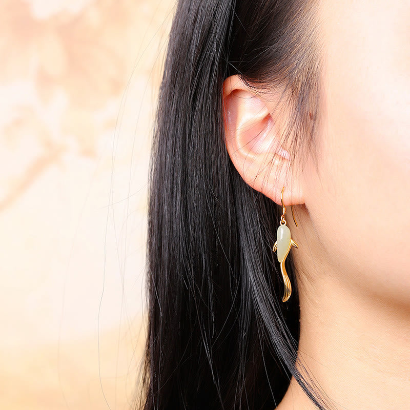 Glücksbringer-Ohrringe aus Jade in Fischform 