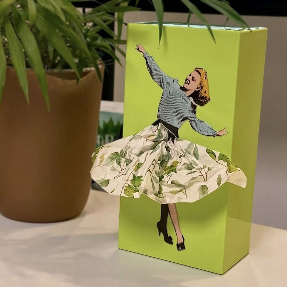 Taschentuchbox „Flying Skirt“