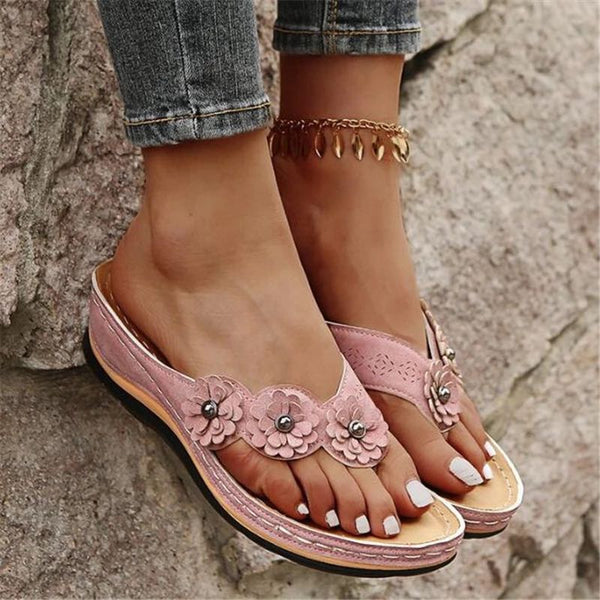 Vivica – Leichte Sandalen mit Zehenclip und Blumenmuster